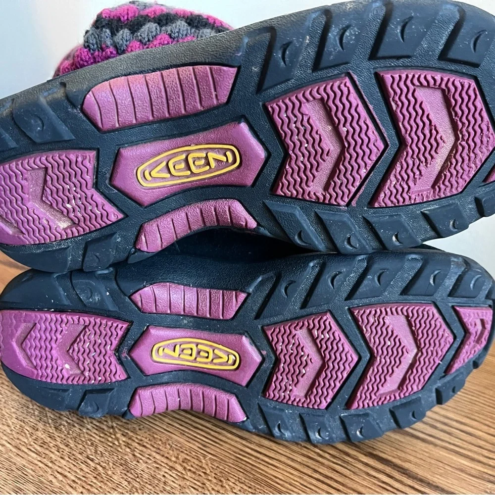 KEEN Black and Pink Boots Ripple Striped Knit Boots, Girls Sz 3